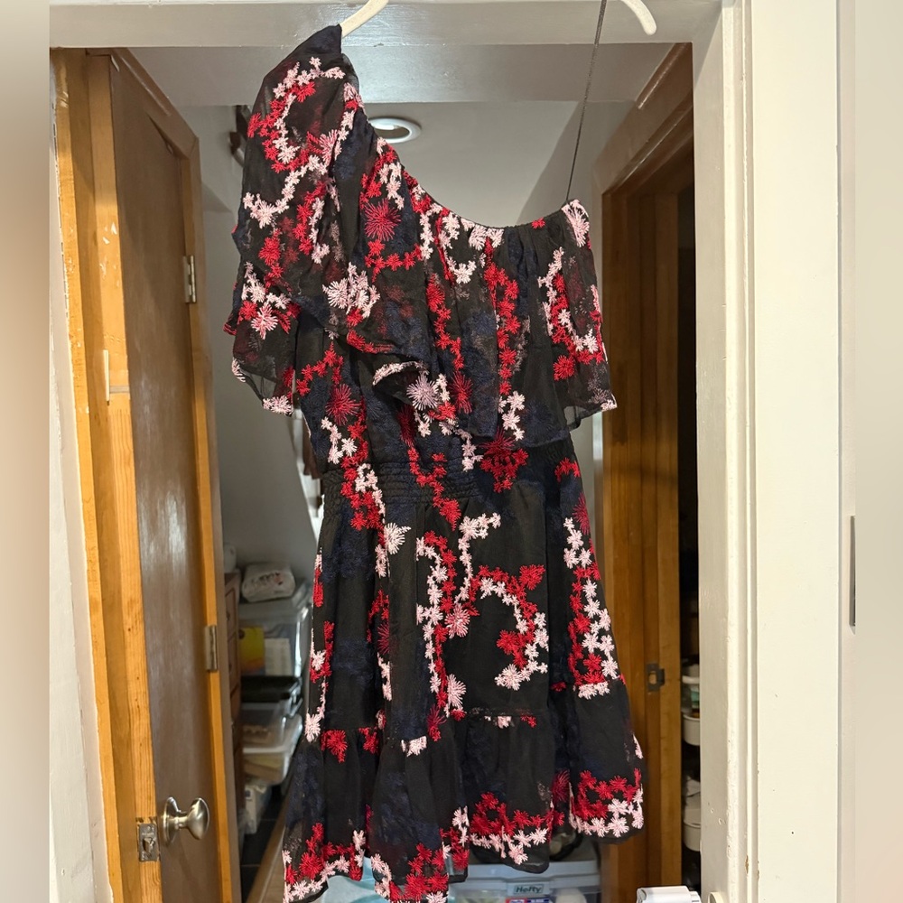 Adorable Devlin one shoulder* mini dress floral design EUC